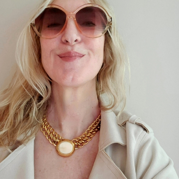 Rare! Chunky Vintage Monet Chain Link Choker with Ivory Center Stone - Picture 10 of 16